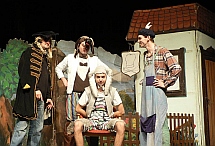 SZEGEDI MINISZÍNHÁZ: RÓKA RUDI HÁZAT ÉPÍT ÉS ŐSI SULI