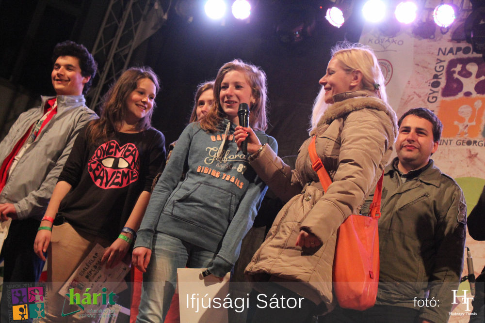 Sátorból Ifjúsági Tér lett