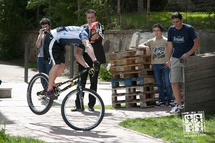 Trial bike rekordkísérlet - hátrafele menés - Orbán Barra Gábor - május 3.
