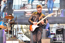 Live - Connect-R - május 3.