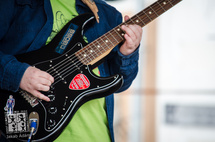 Lupinger Attila Edward 11 éves rockgitáros műsora - május 2.